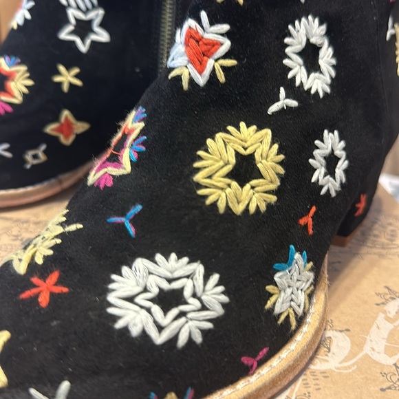 #284❤️/385❤️ BRAND NEW IN BOX FREE PEOPLE EMBROIDERED BOWERS ANKLE BOOTS - Picture 10 of 11